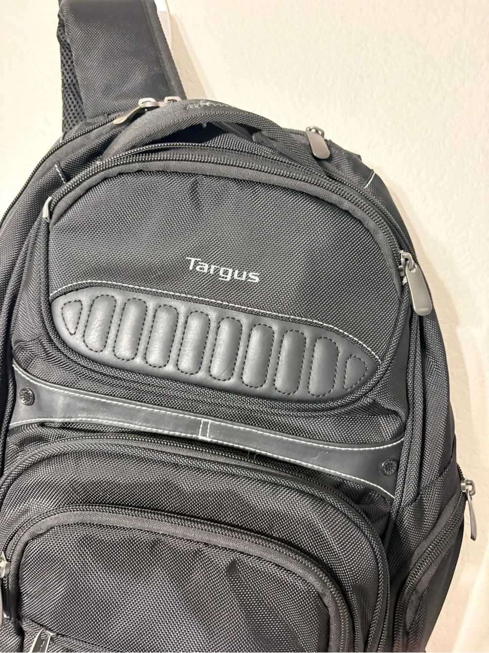 Targus Legend Black Backpack Several Pockets Padded Back Adj Straps Trolly Strap
